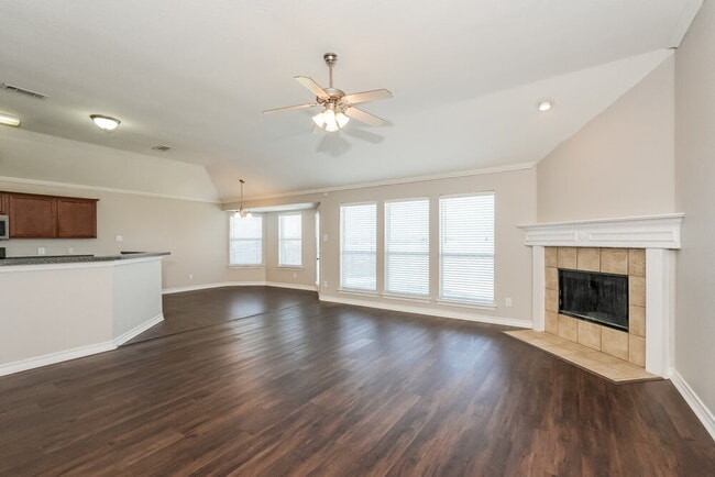 Photo - 909 Crowder Dr