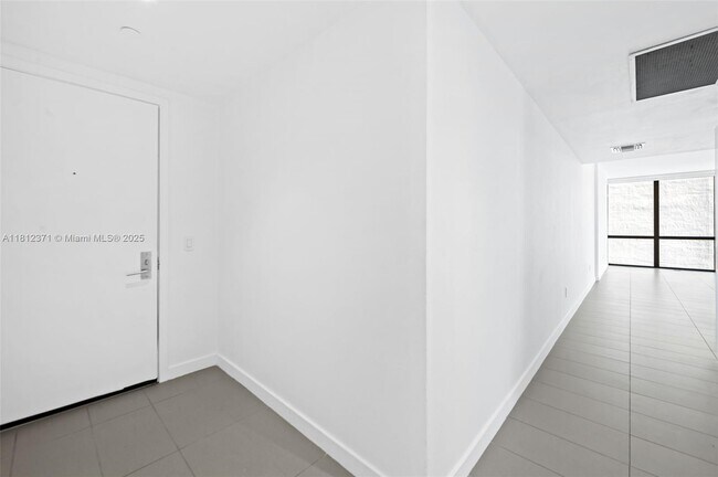 Building Photo - 1600 NE 1st Ave Unit 2420 Rental