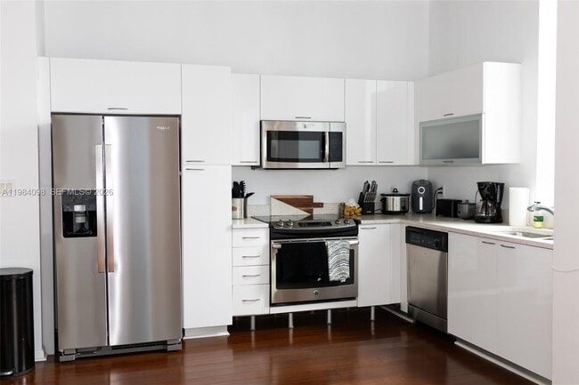 Building Photo - 234 NE 3rd St Unit 1201