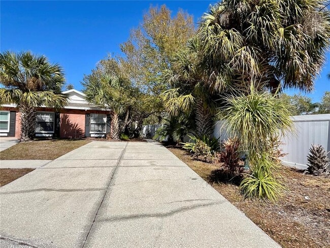 Building Photo - 945 Burlwood St