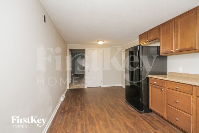 0n611 N Gary Ave
