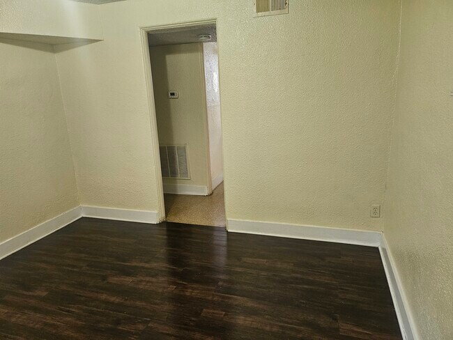 2113 Mount Herman St Unit B