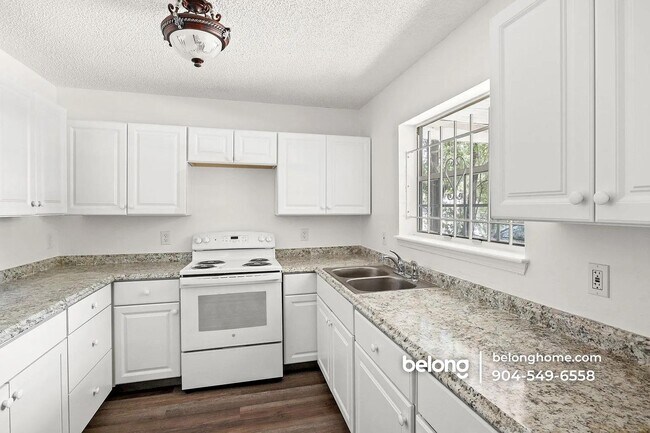 Photo - 1995 W 4th St