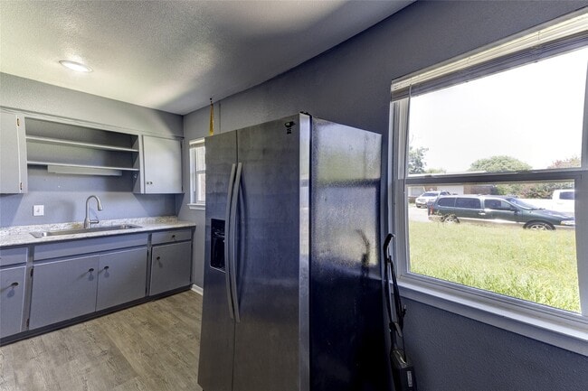 Photo - 1415 Phoenix Dr