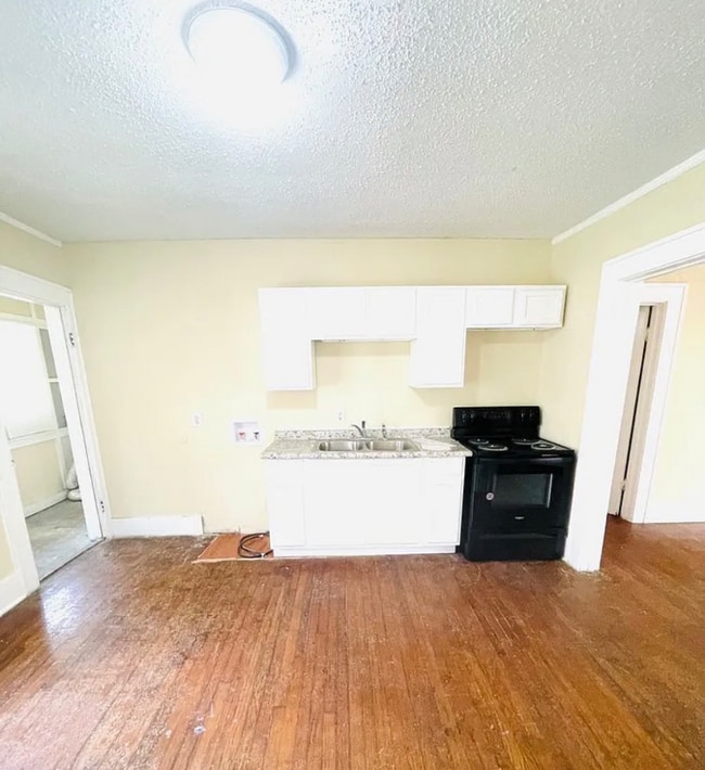 Photo - 2034 E 3rd St