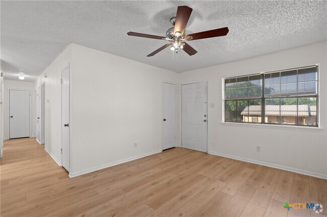 Building Photo - 904 Traci Dr Rental