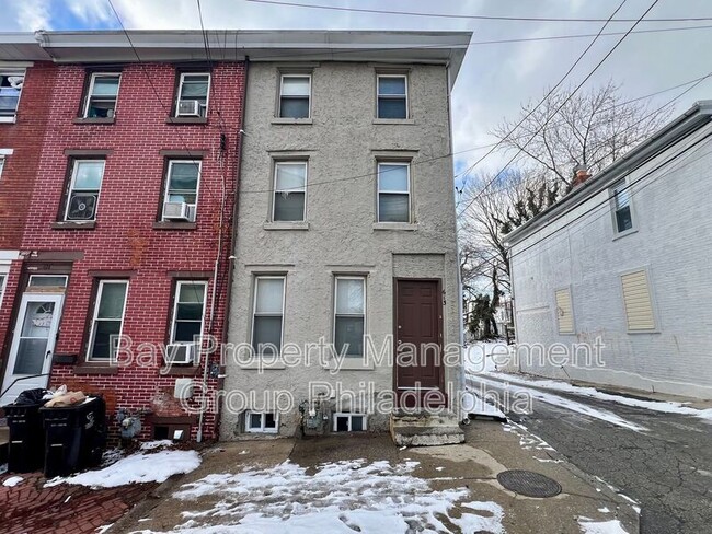 Building Photo - 613 Walnut St