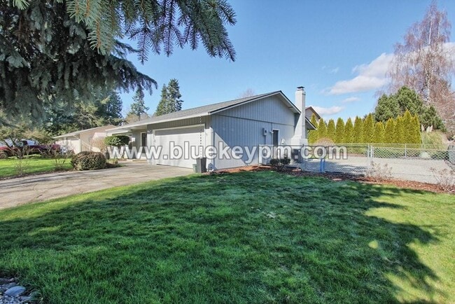 Photo - 3 Bed, 2 Bath Home in Battle Ground with Fully Fenced Backyard