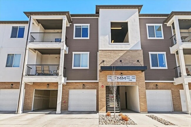 Building Photo - 742 N 260 W