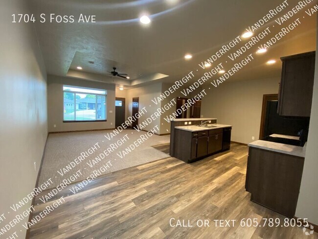 Building Photo - 1704 S Foss Ave Rental