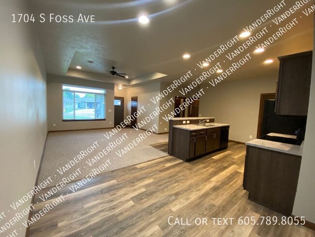 Photo - 1704 S Foss Ave Casa