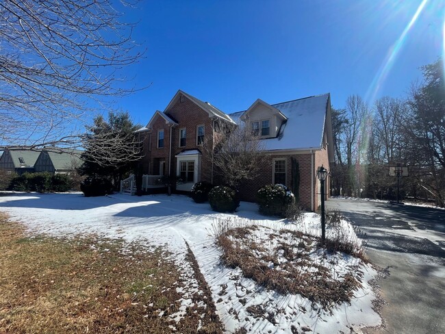 Gorgeous Home in Forest w/2 Car Garage - Gorgeous Home in Forest w/2 Car Garage