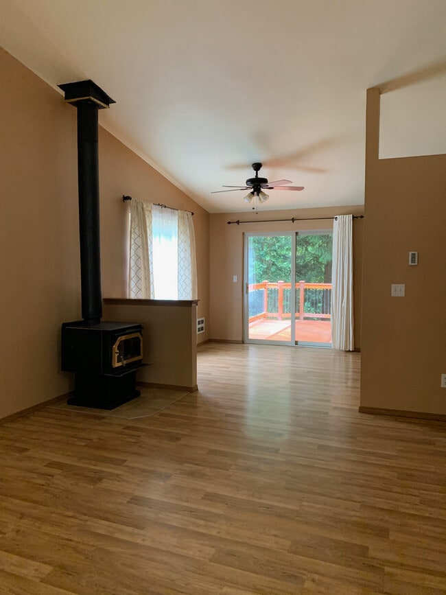 Photo - Spacious Open Layout 3 bedroom, 2 bath Rambler in Clearwood!