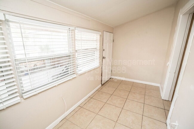Photo - 541 2nd St N