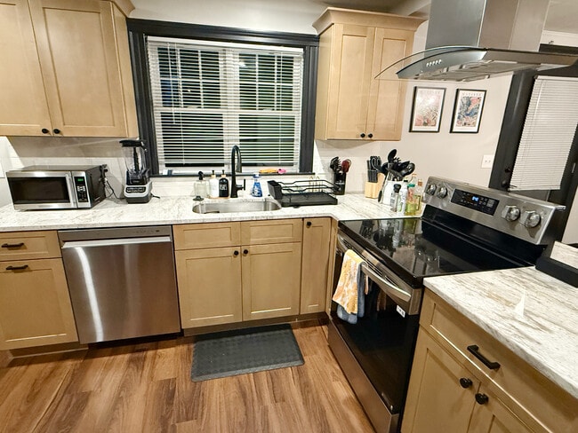 Building Photo - 50 Sprague St Rental