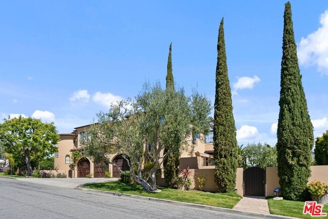 Photo - 300 N Dianthus St
