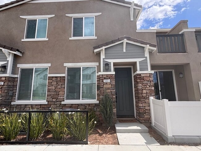 Building Photo - Welcome home to this beautiful Murrieta Town Home!