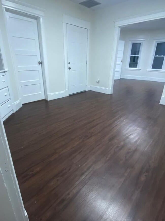 Large 3 Bedroom - Large 3 Bedroom Unit Crown Street