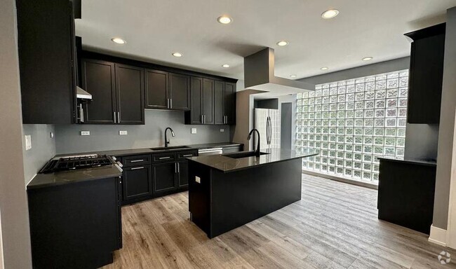 Building Photo - 2 bedroom in Chicago IL 60610 Unit 1R Rental