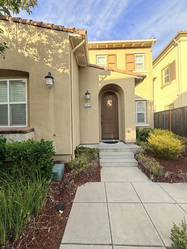 Photo - 1016 Applewood Dr