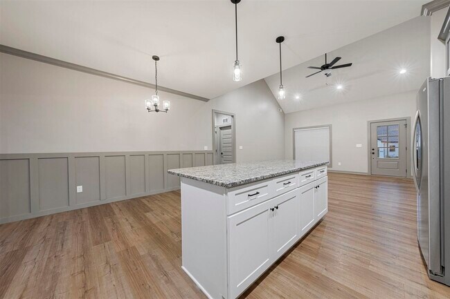 Photo - 3107 White Ash St