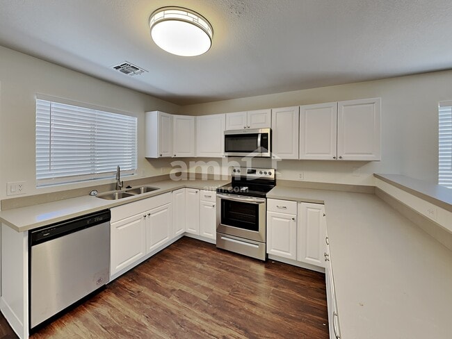 Photo - 813 E Nardini St