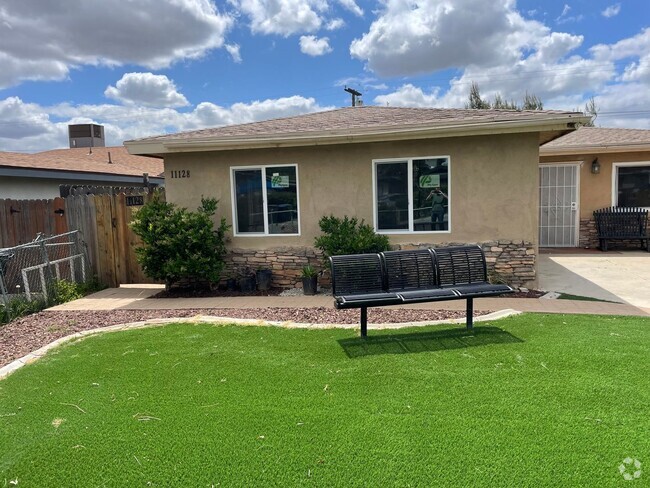 Building Photo - Cute AdU Rental