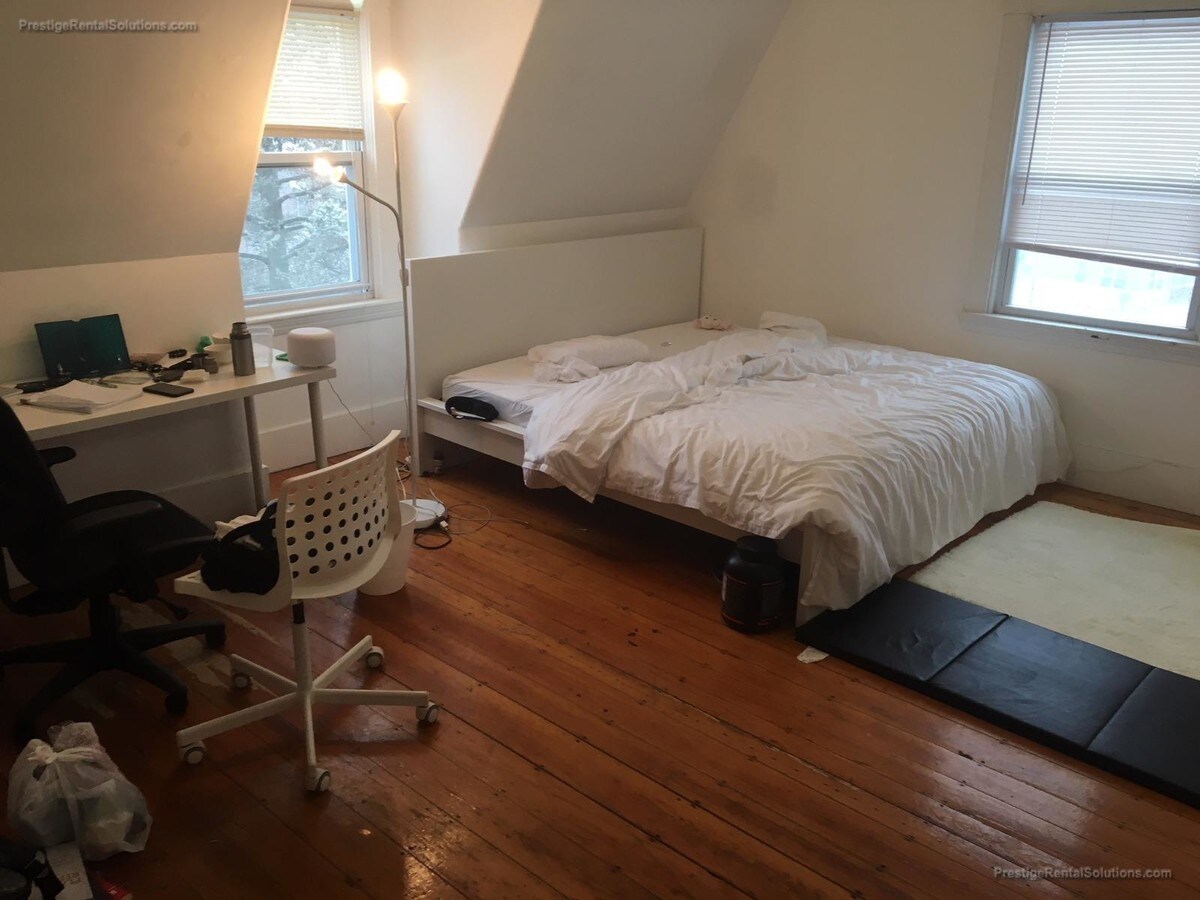 Photo - 19 Braemore Rd Unit 3