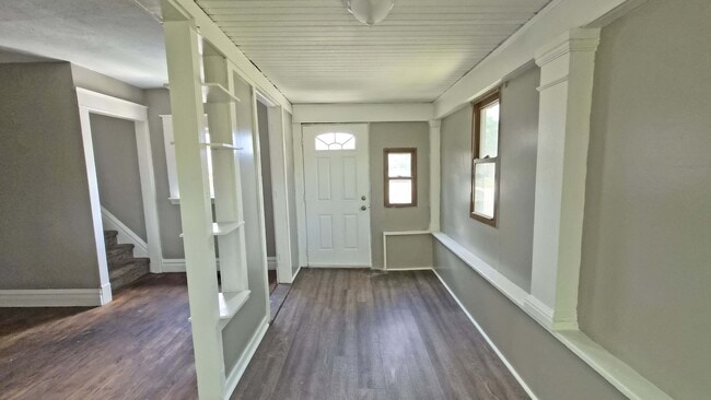 Building Photo - 2311 Oakwood Ave