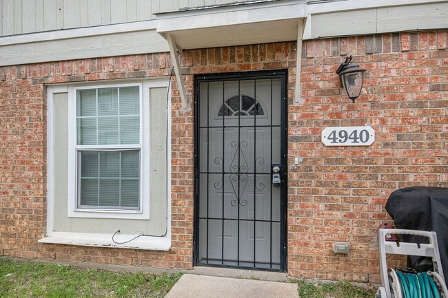 Photo - Recently updated 2-story 2-1.5 in Fort Worth ready for move-in!