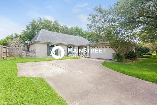 Photo - 3 Bedroom Pet-Friendly Home in Houston, TX with Main Street Renewal
