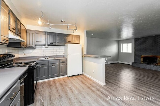 Building Photo - 2840 Montebello Dr W Unit 2 Rental
