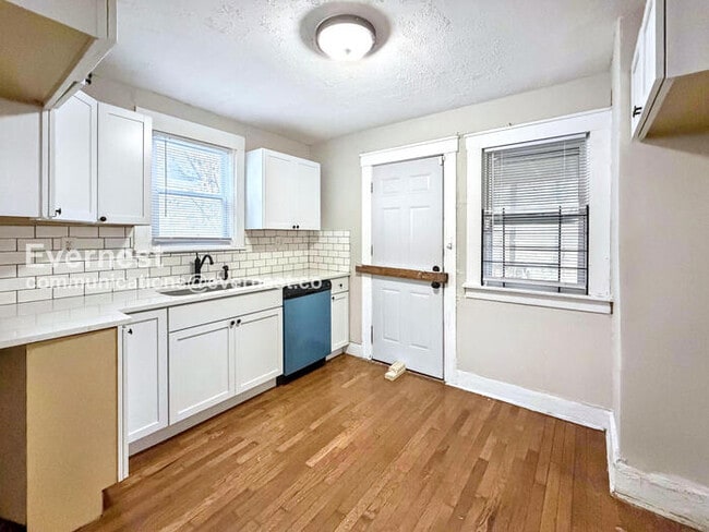 Photo - 2032 Kendall St