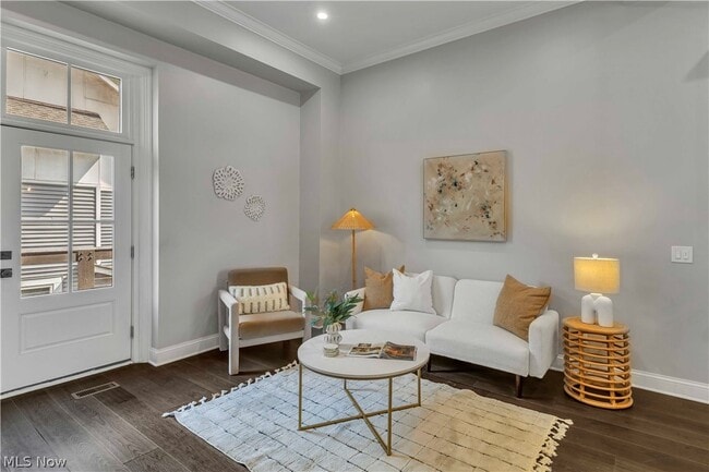 Photo - 2130 W 42nd St Unidad 2