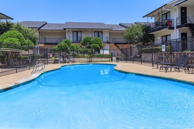 Building Photo - Renaissance Gardens Rental