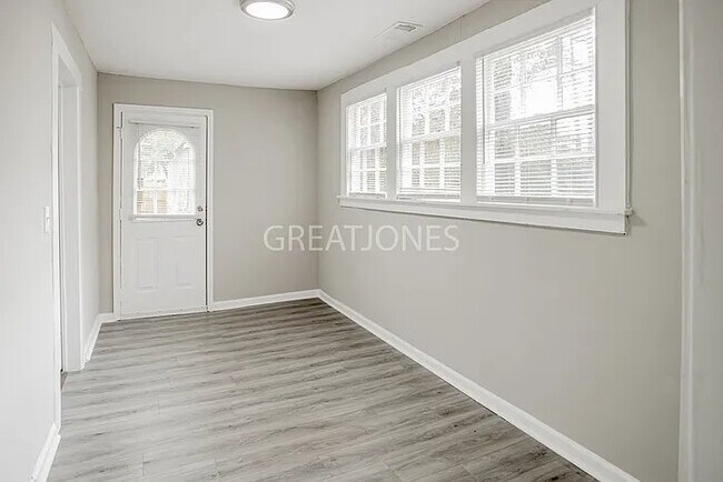 Photo - 2947 Tip Top Dr