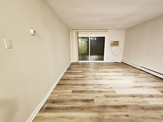 Living Room - 865 Westmoreland Dr Unit 19