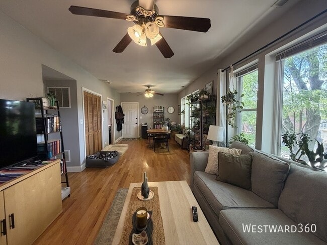 Photo - 2239 W Cornelia Ave Unit 2