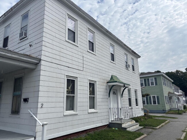 Building Photo - Completely Renovated 1-Bedroom + Bonus Room — Walk Everywhere in Brunswick! Unit 1