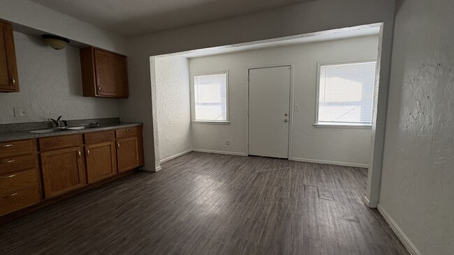 Photo - 9528 McIntosh Ave