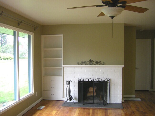 Photo - CUTE HOUSE CLOSE TO NIKE!