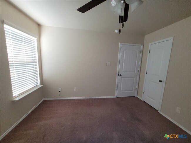 Photo - 935 Brookview Dr