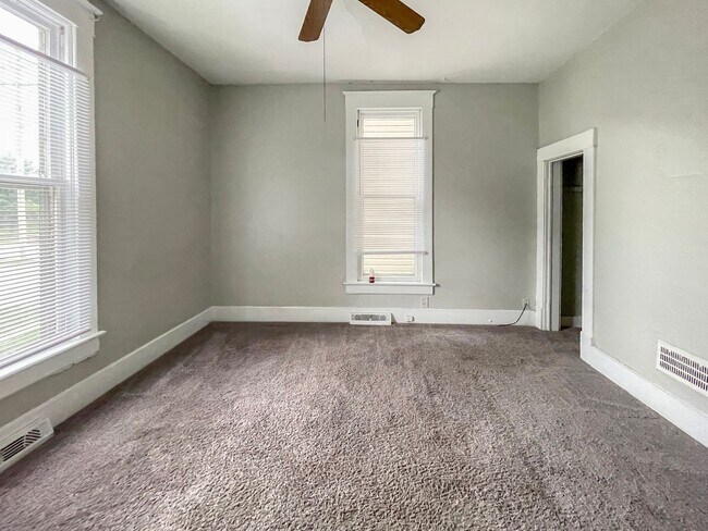 Photo - PRELEASING for AUGUST! Close to Campus: Dishwasher and Washer/Dryer Included