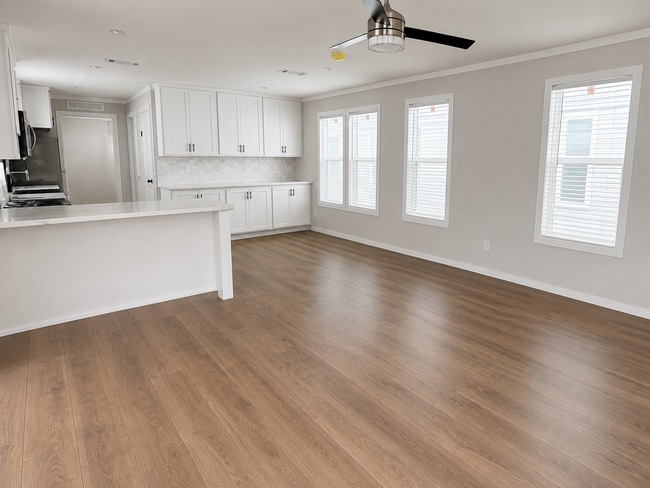 Photo - 707 Rd 5819