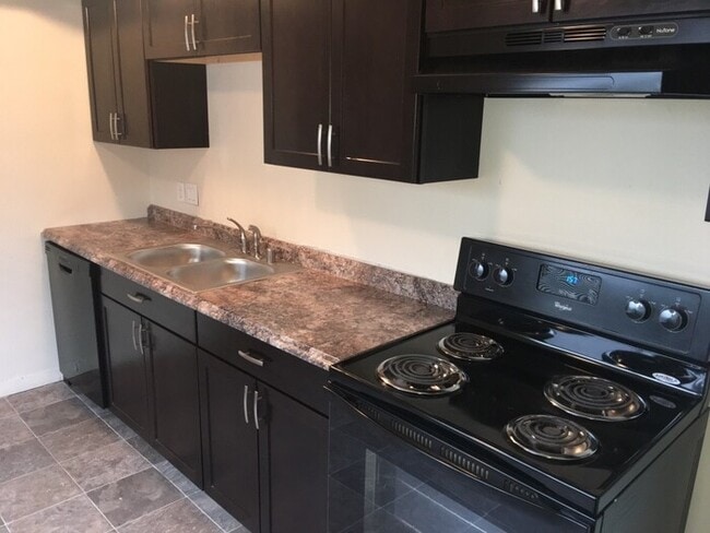 Building Photo - Reno Duplex - 1 Small Pet Friendly, Garage... Rental