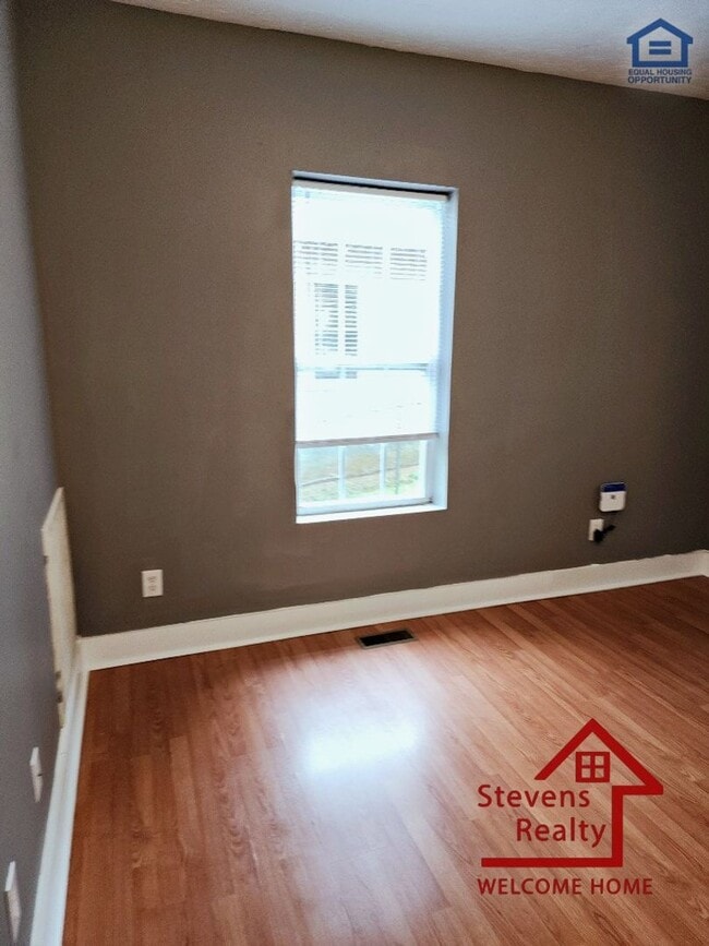 Photo - 912 W Scott Ave