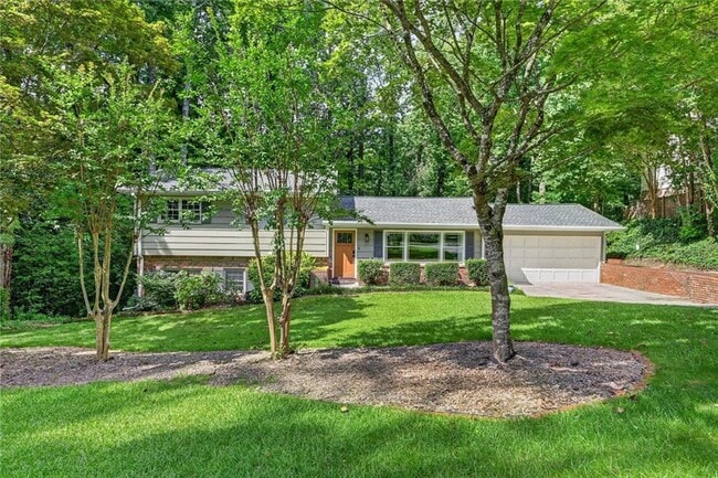 Building Photo - 4100 Shawnee Ln NE