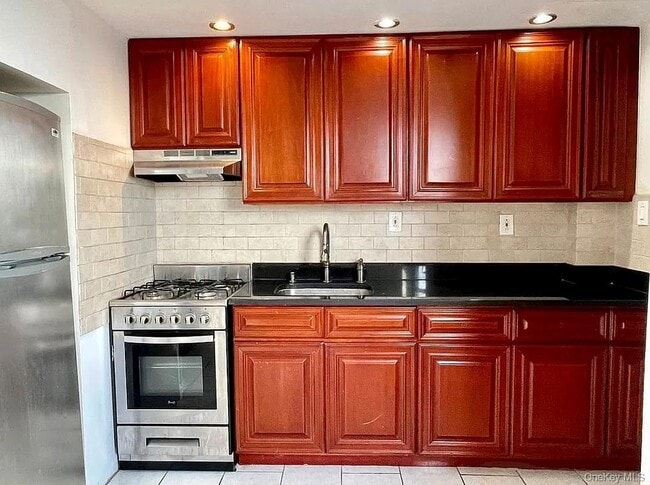 Building Photo - 40-37 77th St Unit 5G