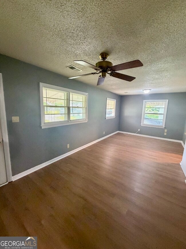 Photo - 208 Crescent Dr