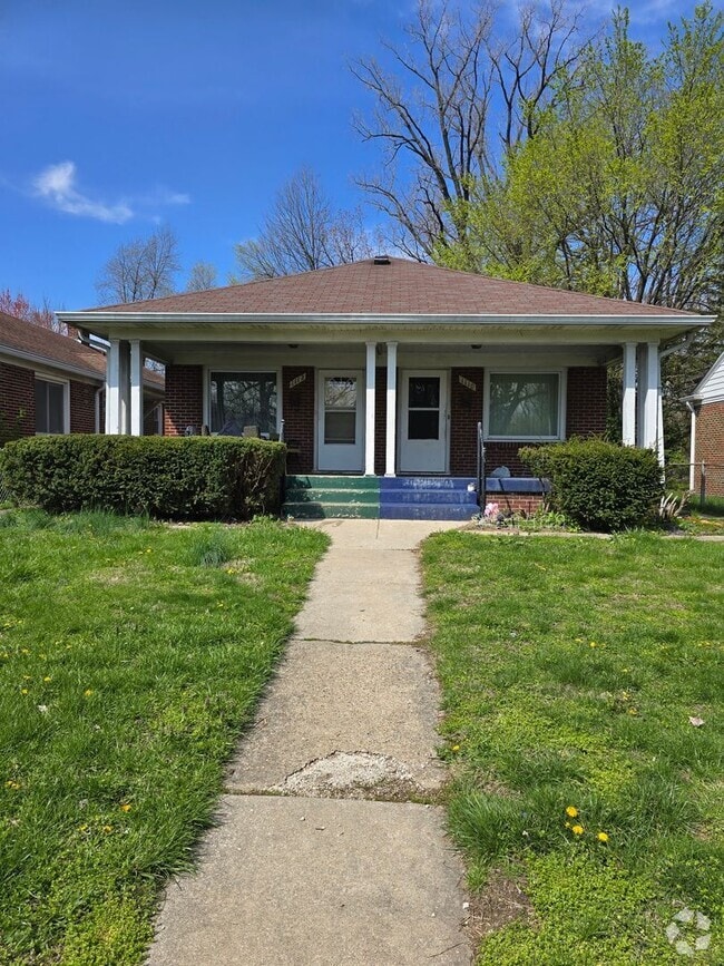Building Photo - Spacious Two Bedroom Duplex Near MLK and 34th Rental
